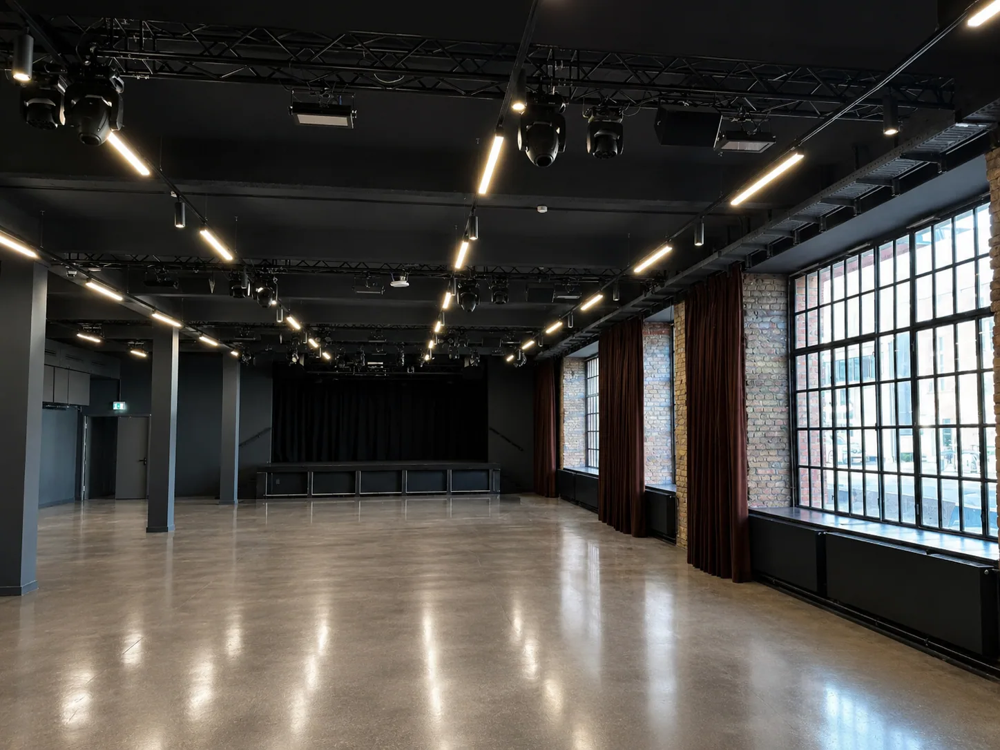 Leerer Industriesaal der Anna Spree in den Gebauer Höfen