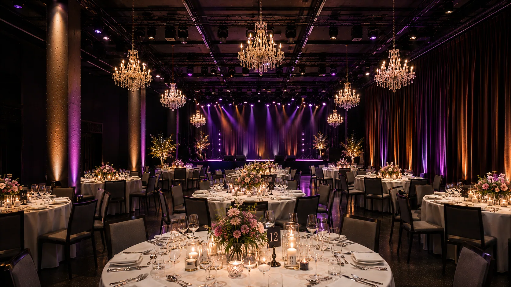 Dinner-Setup im Saal der Anna Spree — Hochzeitslocation Berlin